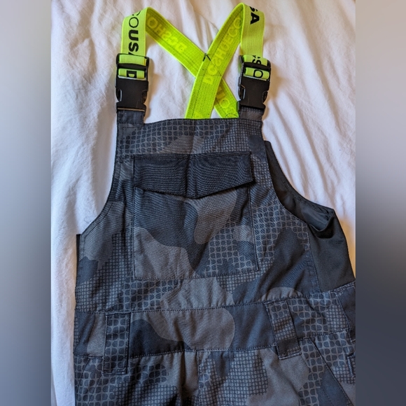 Boys DC Shoes Snow Bibs - Picture 2 of 6